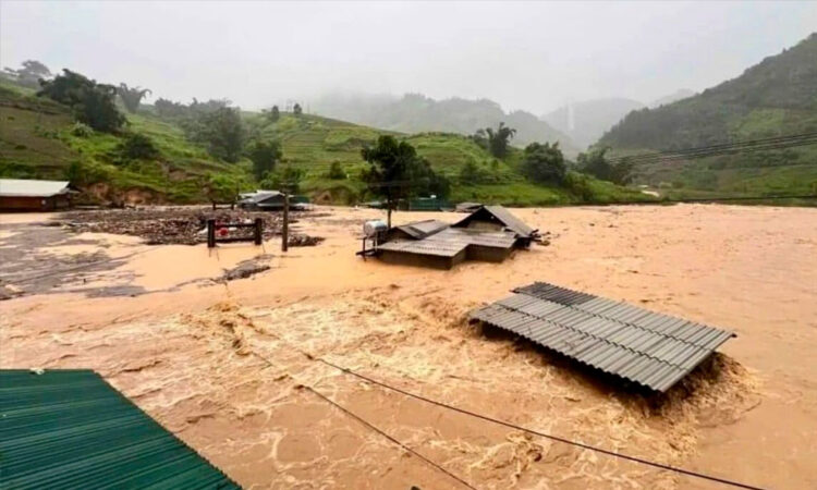 Yagi golpea con fuerza el norte de Vietnam y causa graves daños