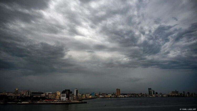 Huracán Helene amenaza con inundaciones en Florida