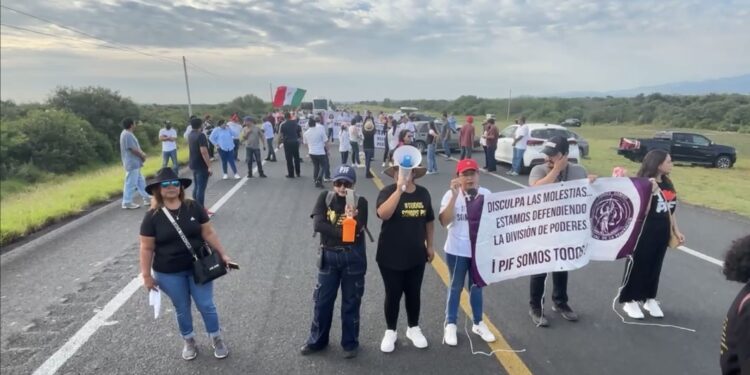 Trabajadores del Poder Judicial cierran carretera a Zaragoza