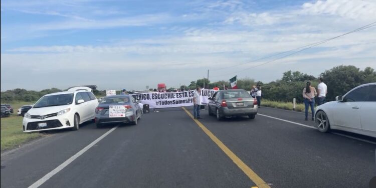Trabajadores del Poder Judicial cierran carretera a Zaragoza