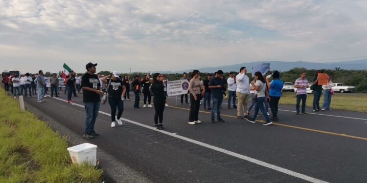 Trabajadores del Poder Judicial cierran carretera a Zaragoza