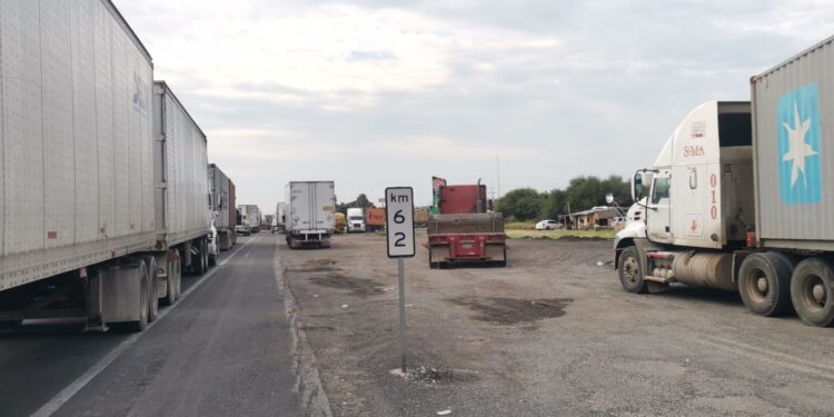Trabajadores del Poder Judicial cierran carretera a Zaragoza