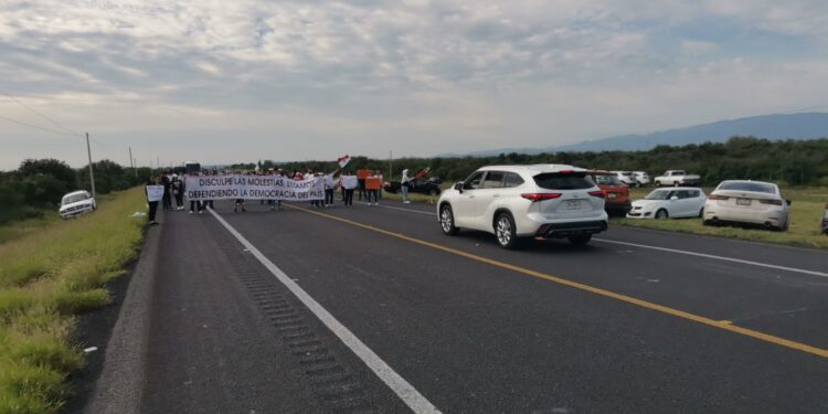 Trabajadores del Poder Judicial cierran carretera a Zaragoza