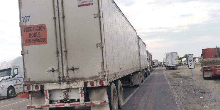 Trabajadores del Poder Judicial cierran carretera a Zaragoza
