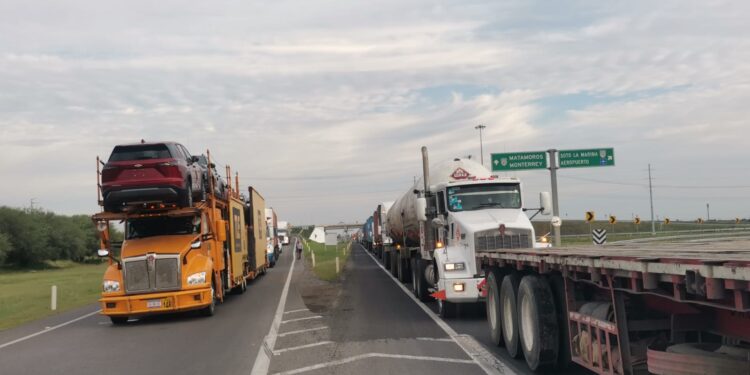 Trabajadores del Poder Judicial cierran carretera a Zaragoza