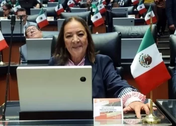 Lesionan con petardo a senadora