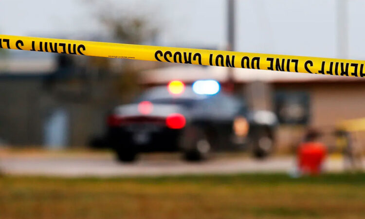 Hombre armado dispara en autopista y huye en camioneta