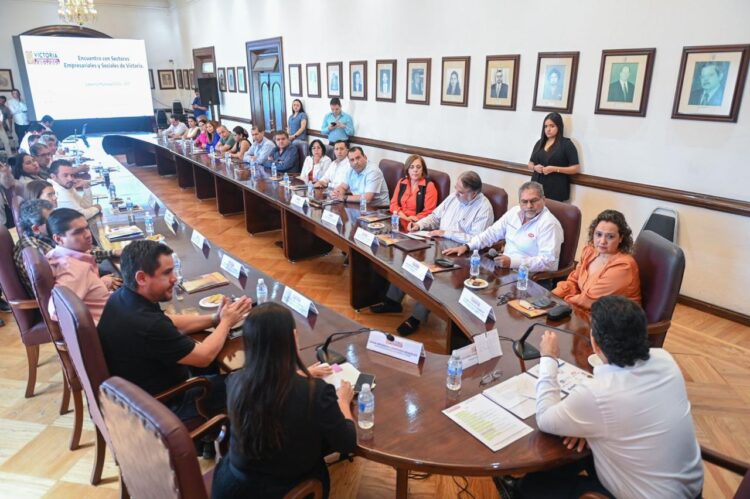 Acuerdan sector empresarial y Lalo Gattás trabajar por Victoria