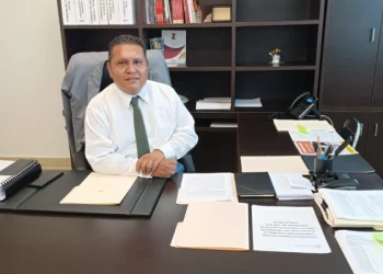 Diputado propone castigar a mujeres que no hagan lonche a maridos