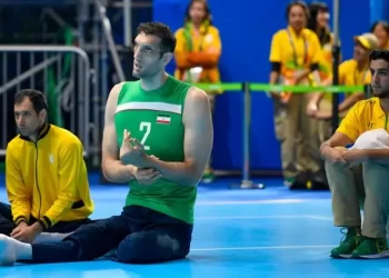 Morteza Mehrzad obligado a dormir en el piso en los Juegos Paralímpicos de París