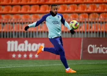 Sevilla podría incorporar a Depay si Ocampos se va a Rayados