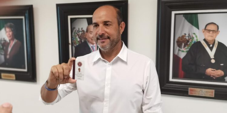 Acuden a credencialización nuevos diputados