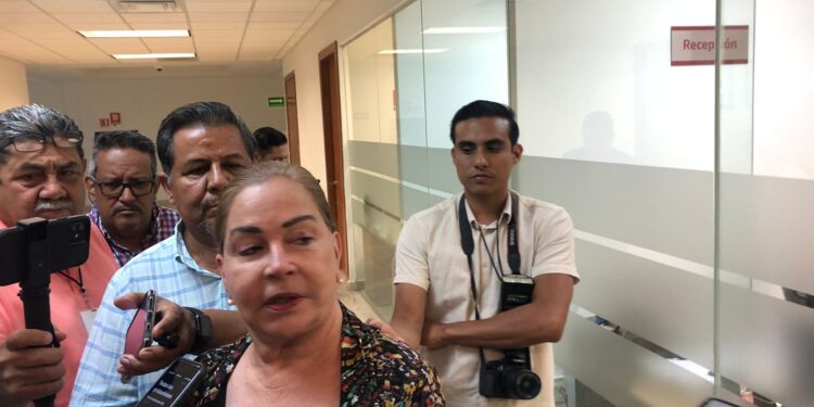 Acuden a credencialización nuevos diputados