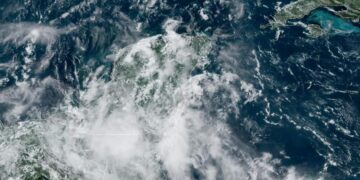 Alertan por posible formación de tormenta tropical