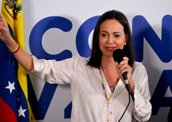 Machado se responsabiliza por publicación que desafía a Maduro