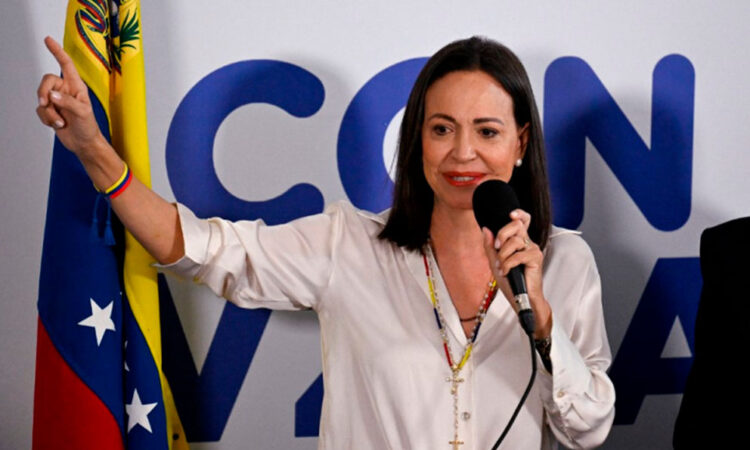 Machado se responsabiliza por publicación que desafía a Maduro