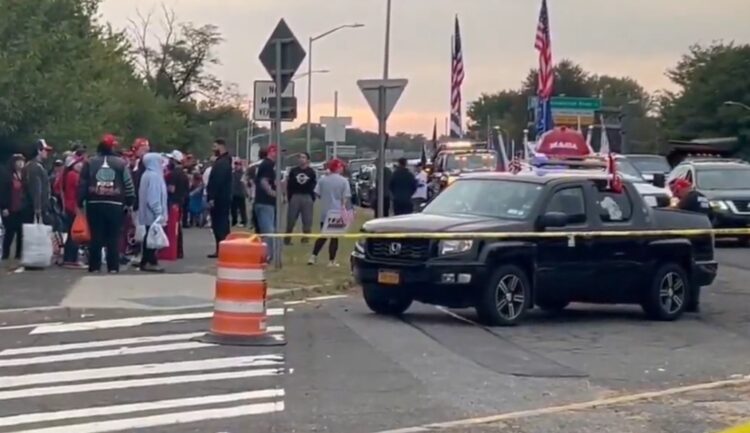 Encuentran explosivos en un coche cercano a lugar de mitin de Donald Trump