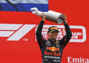 Red Bull prioriza el título de Verstappen incluso a costa de Checo Pérez