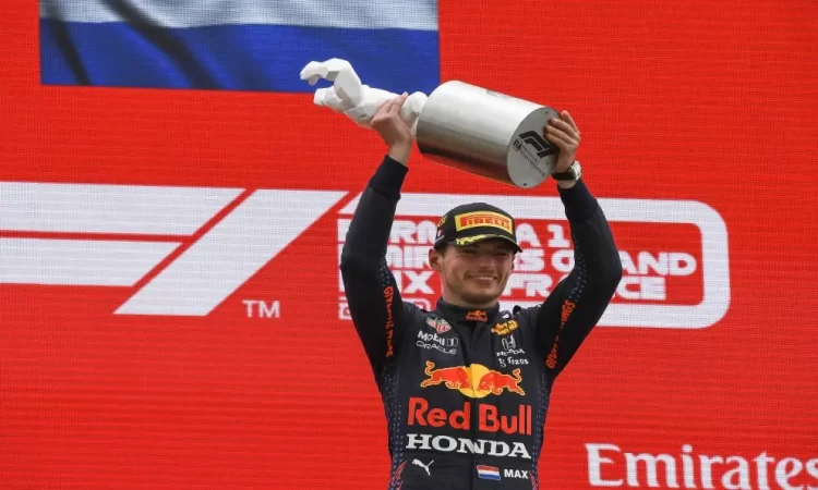 Red Bull prioriza el título de Verstappen incluso a costa de Checo Pérez