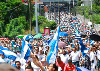 Movilización en Honduras pide dimisión de la presidenta Castro