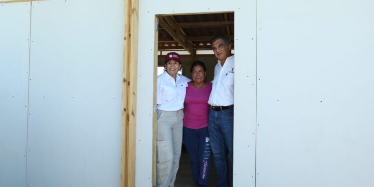 Entrega Américo viviendas a damnificados por la tormenta Alberto 