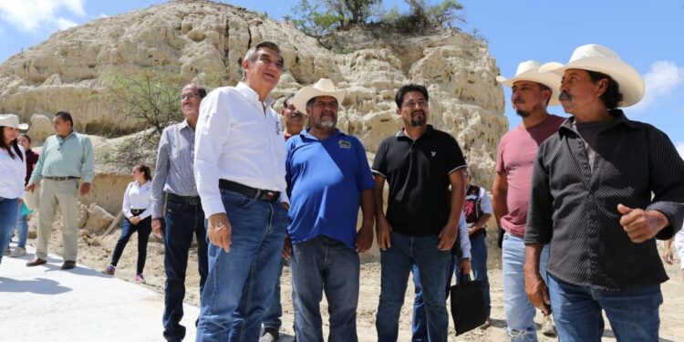 Entrega Américo viviendas a damnificados por la tormenta Alberto 