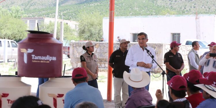 Entrega Américo viviendas a damnificados por la tormenta Alberto 