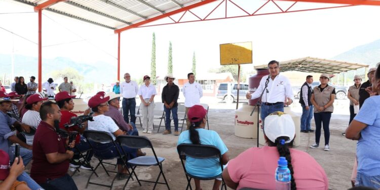Entrega Américo viviendas a damnificados por la tormenta Alberto 