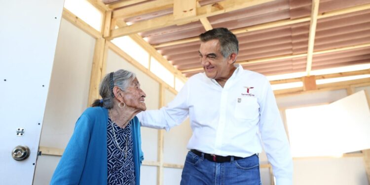 Entrega Américo viviendas a damnificados por la tormenta Alberto 