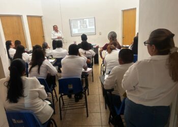 Capacitan a personal de DEMA para brindar pláticas contra adicciones 
