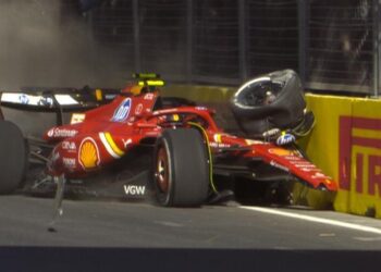 Carlos Sainz le arranca el Podio a Checo Pérez