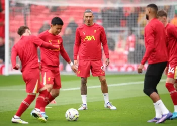 Darwin Núñez ve limitado su rol en Liverpool en inicio de temporada