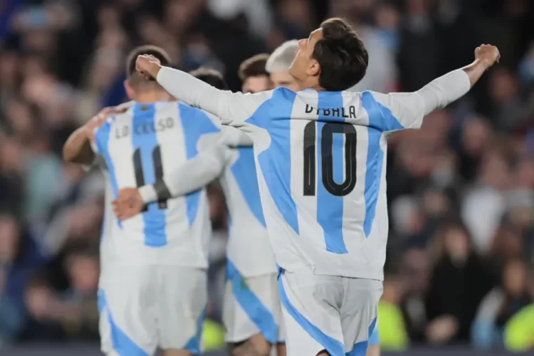 Argentina vence a Chile y se afianza como líder de las eliminatorias