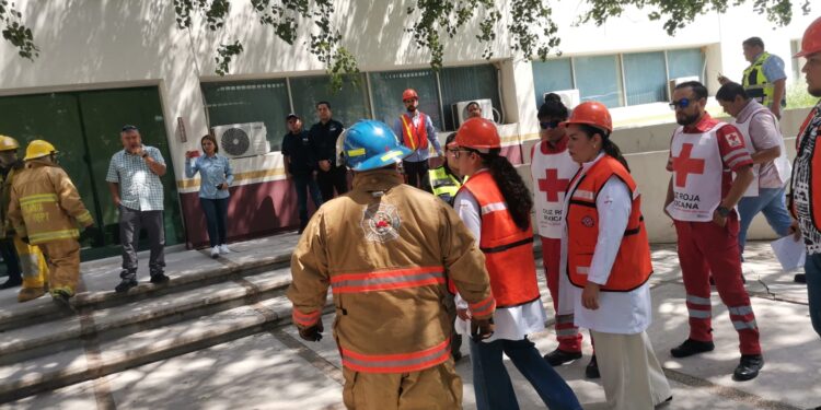 Realizan simulacro de incendio en ISSSTE