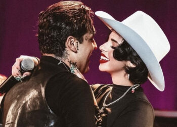 Ángela Aguilar y Christian Nodal muestran su amor en el escenario