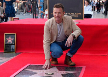 Ewan McGregor celebra su estrella en el Paseo de la Fama de Hollywood