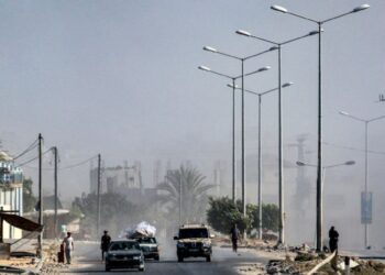 Ataque en zona humanitaria de Jan Yunis causa decenas de víctimas