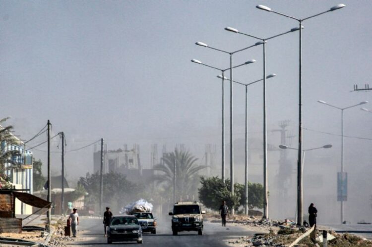 Ataque en zona humanitaria de Jan Yunis causa decenas de víctimas