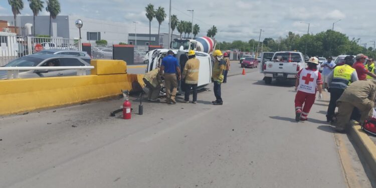 Vuelca Didi: madre e hijo lesionados