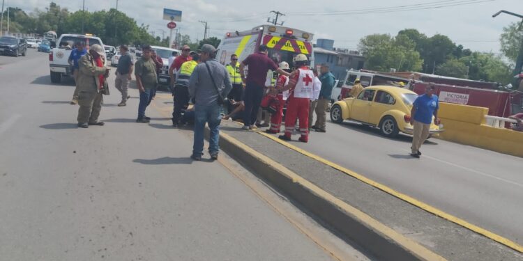 Vuelca Didi: madre e hijo lesionados