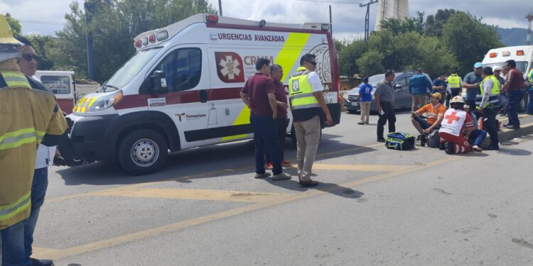 Vuelca Didi: madre e hijo lesionados