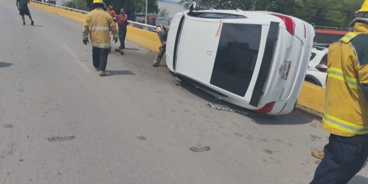 Vuelca Didi: madre e hijo lesionados