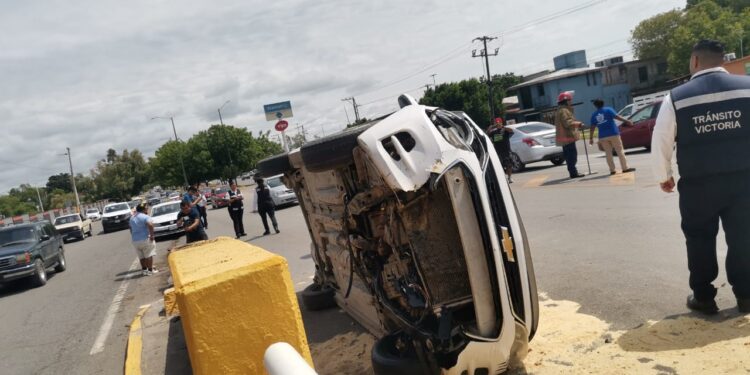 Vuelca Didi: madre e hijo lesionados