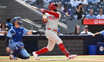 Kyle Schwarber empata récord de Soriano y lidera triunfo de los Filis sobre Azulejos