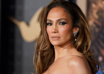 JLo busca adquirir lujosa propiedad en Holmby Hills