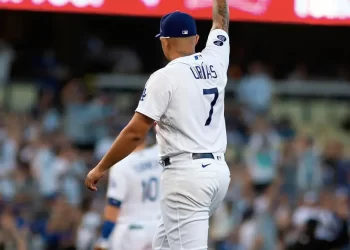 Julio Urías, descartado para el Premier 12