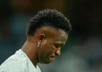 Vinícius enfrenta críticas por declaraciones sobre racismo y el Mundial 2030