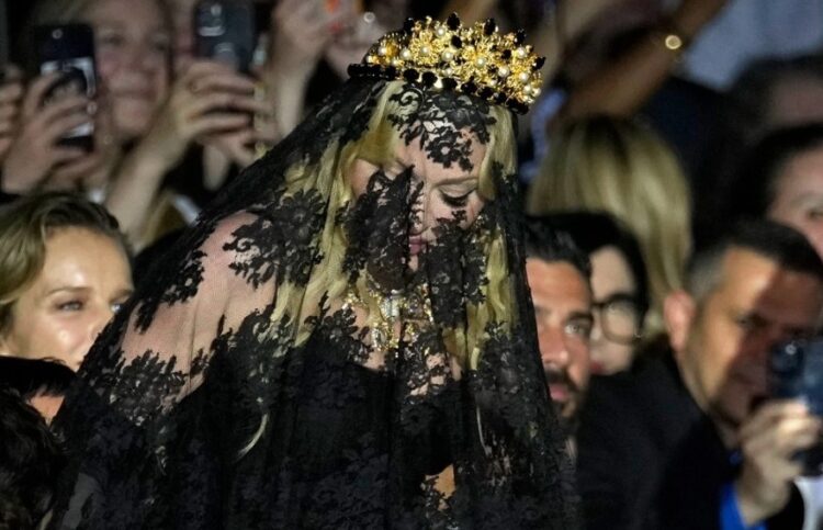 Madonna sorprende en el desfile de Dolce & Gabbana
