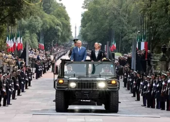 Claudia Sheinbaum acompaña a AMLO en homenaje a los Niños Héroes