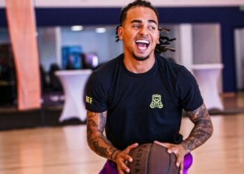 El reggaetonero Ozuna anota 21 puntos en su primer partido